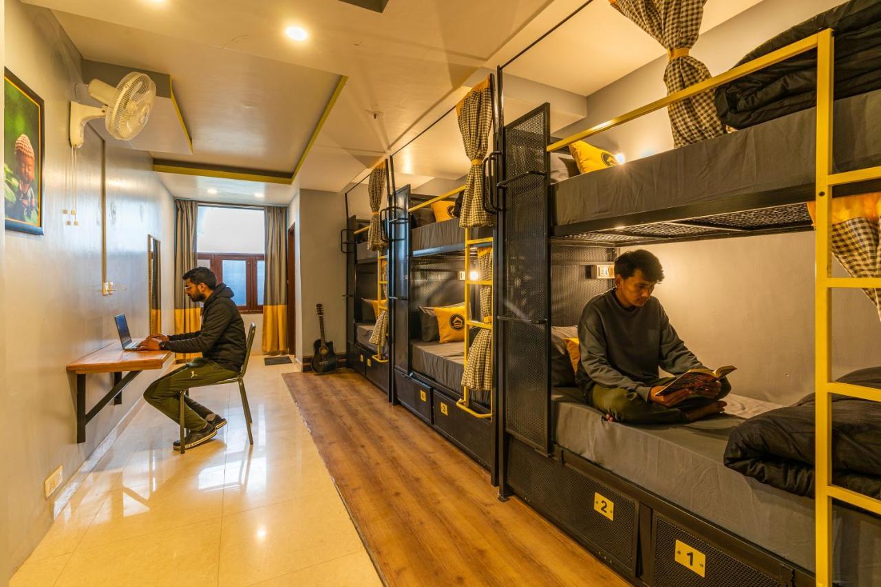 The Hosteller Mcleodganj, Mall Road Мак-Леод-Гейндж Экстерьер фото