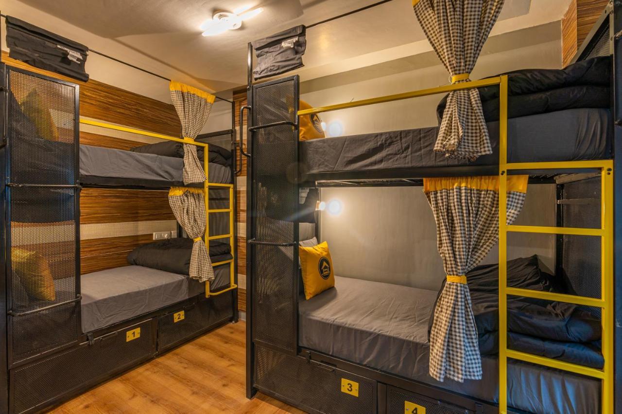 The Hosteller Mcleodganj, Mall Road Мак-Леод-Гейндж Экстерьер фото