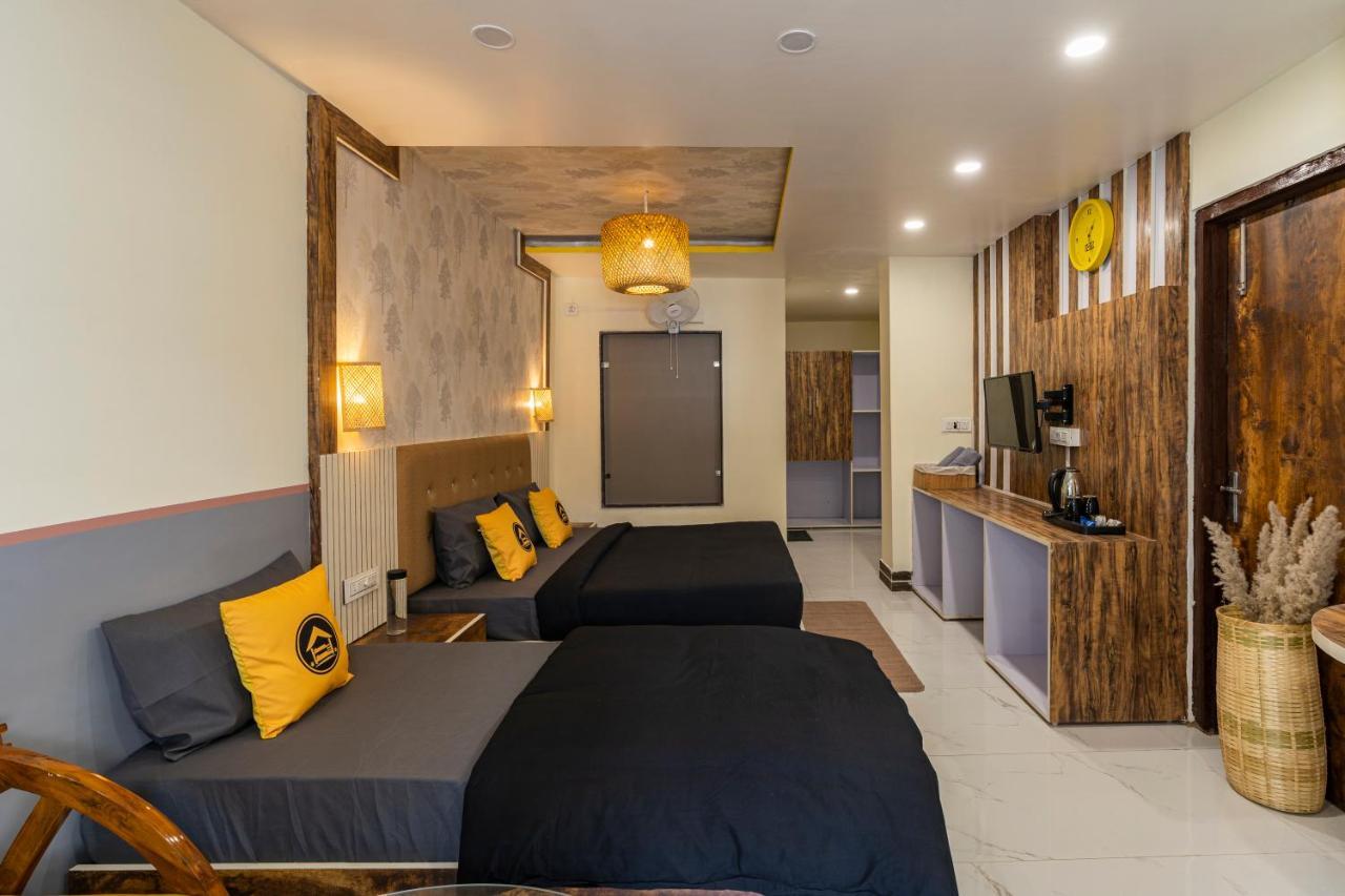 The Hosteller Mcleodganj, Mall Road Мак-Леод-Гейндж Экстерьер фото