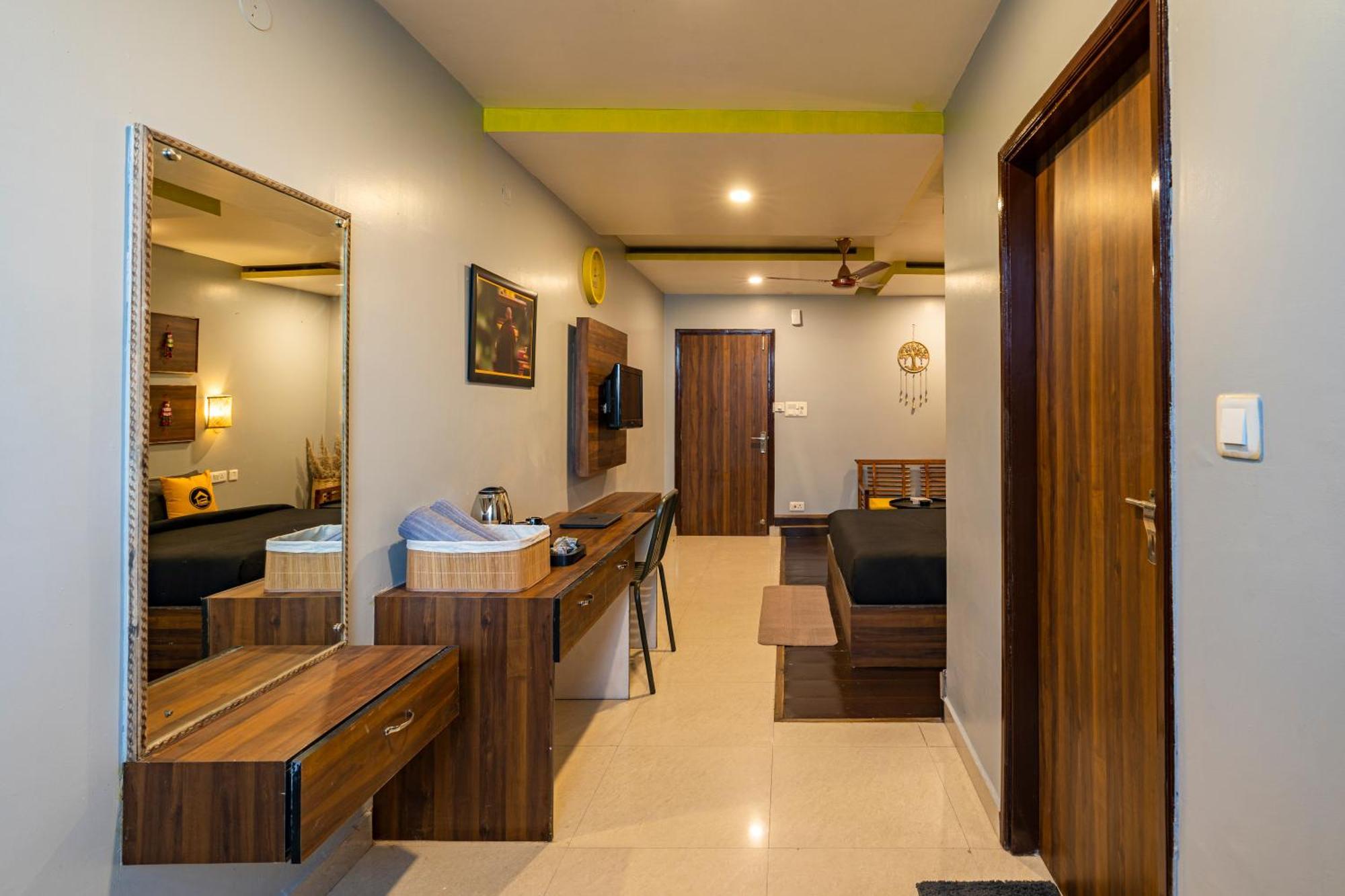 The Hosteller Mcleodganj, Mall Road Мак-Леод-Гейндж Экстерьер фото